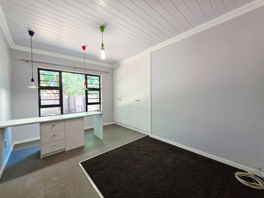 5 Bedroom Property for Sale in Langenhovenpark Free State